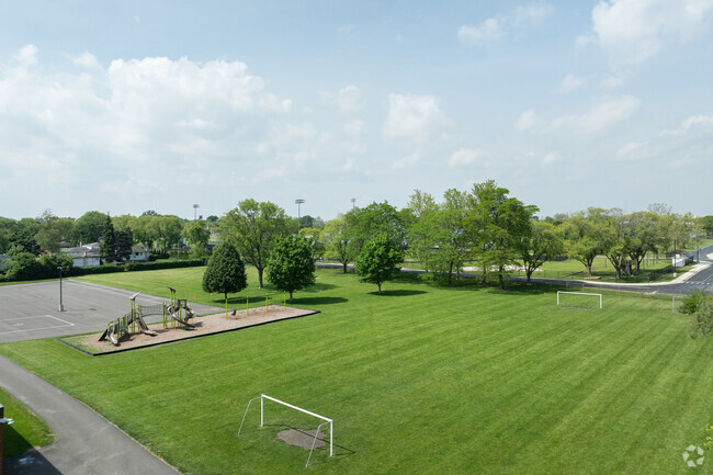 Plainfield Elementary School has extracurricular sports programs for its students.