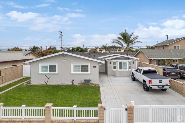 You can find Minimal Traditional style homes throughout the Bartolo neighborhood.