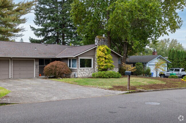 Ranch homes on SW Seymour St give examples of what you can find around Bridlemile.