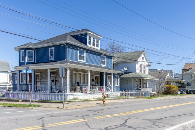 Many different architectural styles are represented in Warrior Run, including American Foursquare, colonials, and more.