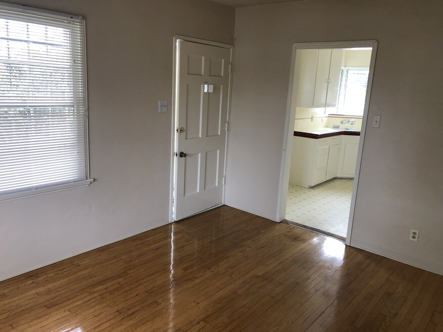 914 E 68th St unit A, Inglewood, CA 90302 - photo 1