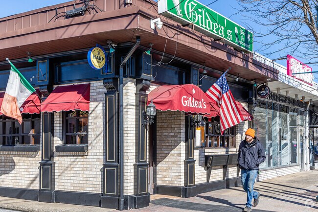 Downtown Pearl River, NY is very walkable and safe.