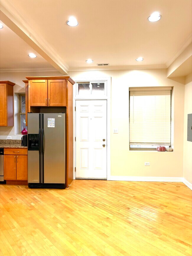 Kitchen & Dining area