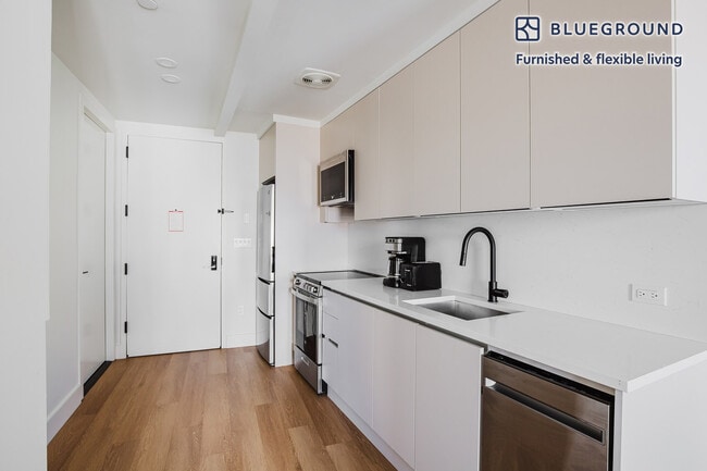 130 Hope St unit FL6-ID1711, Brooklyn, NY 11211 - photo 7