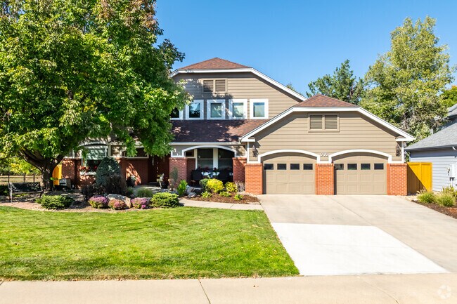 Large homes with four car garages are available in Clarendon Hills.
