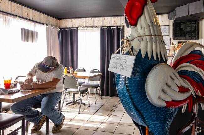 Ida Mae’s offers classic American fare in a cozy Mount Vernon setting.