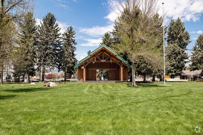 Enjoy a picnic at Huntsville Square in Huntsville.
