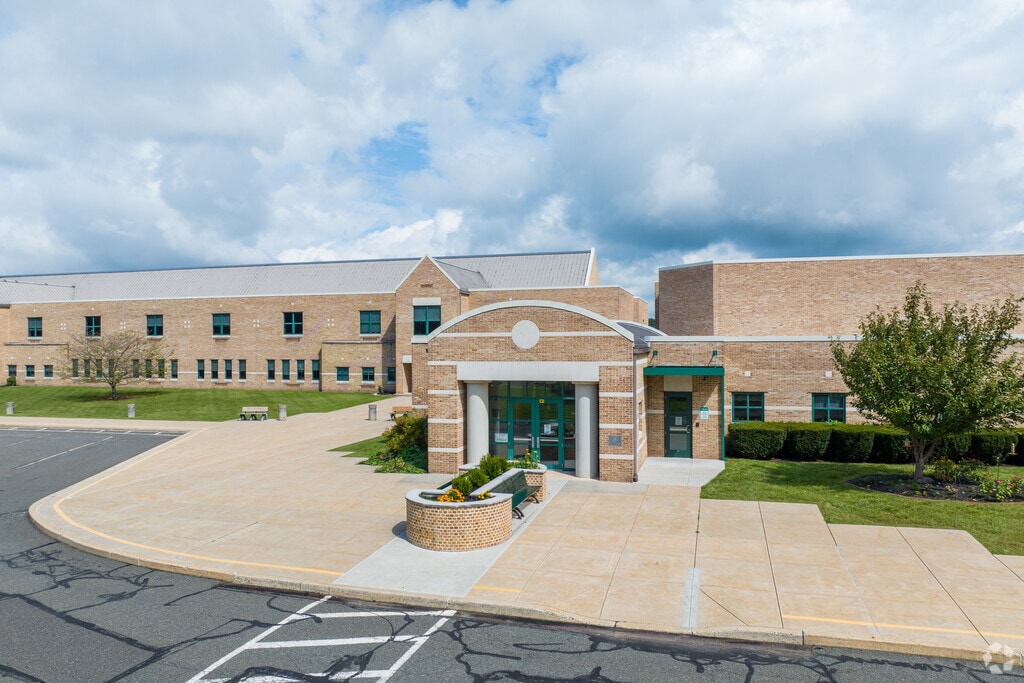 Marlborough Elementary School receives an overall B grade from niche.com.