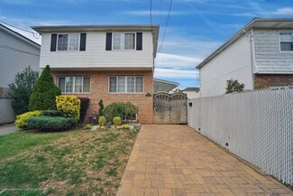 251 Kiswick St, Staten Island, NY 10306