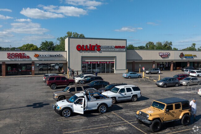 Town Center North offer many retail options for Diamond-Stringtown residents.