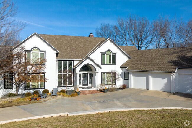 Some homes in Deer Creek have large front yards with half circle drives.