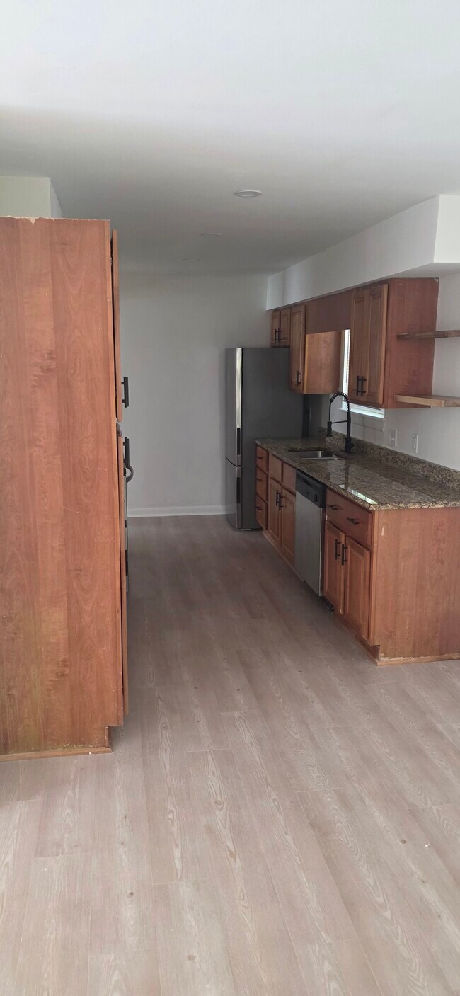 2104 Greenoaks Rd unit Greenoaks Commons, Columbia, SC 29206 - photo 5