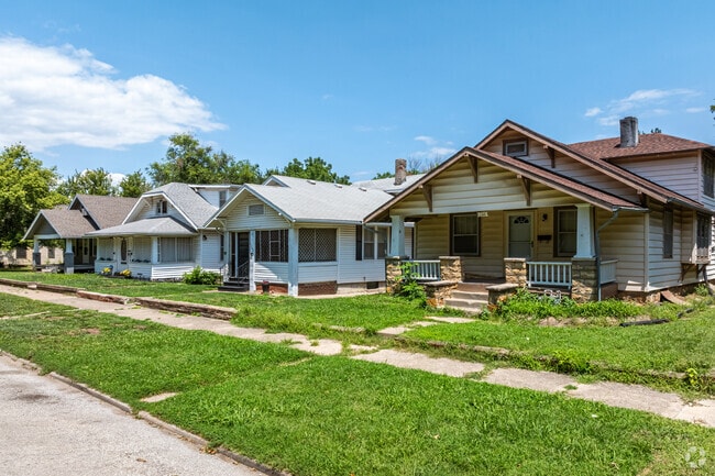 Homes in Norton have detached garages and driveways that lead to them from the back road.