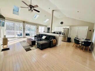 165 Stockbridge Rd, Lee, MA 01238