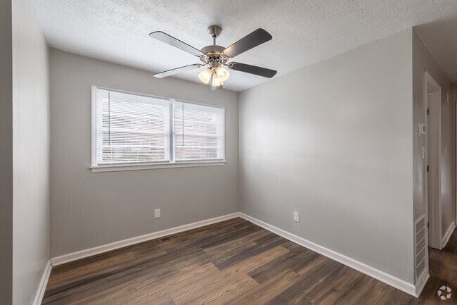 2BD, 1BA - 850SF SM - Dining Area