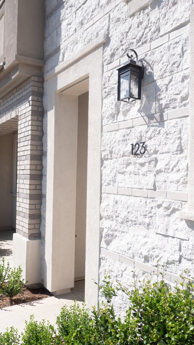 123 N 1st Ave, Upland, CA 91786