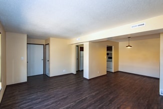 915-914 Prince St Unit 4, Grinnell, IA 50112