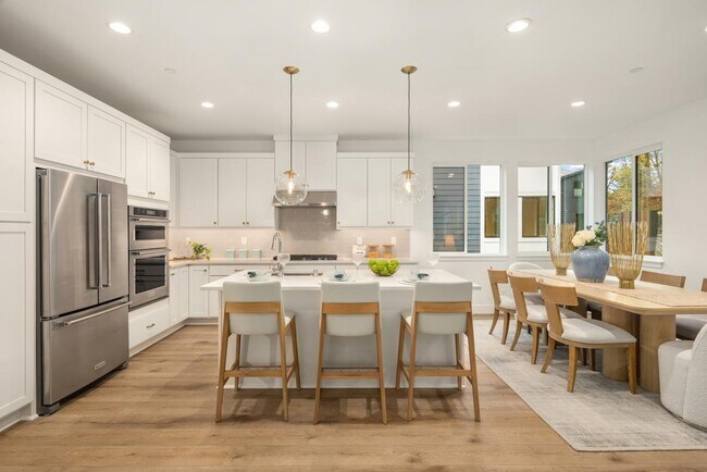 10814 120th Ln NE unit E, Kirkland, WA 98033 - photo 2