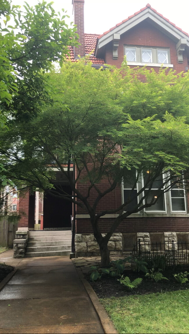 6110 Waterman Blvd Unit First Floor, Saint Louis, MO 63112