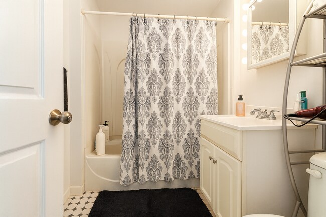 60 Egmont St unit 4, Brookline, MA 02446 - photo 2