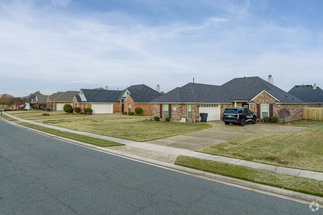 7.2% of employed workers living in the Fosters neighborhood are active in the military.