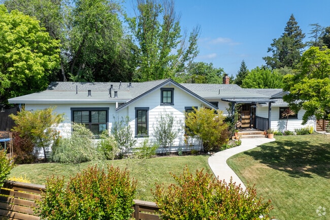 Charming ranch-style homes and quiet streets define Walnut Creek’s Palos Verde Area.