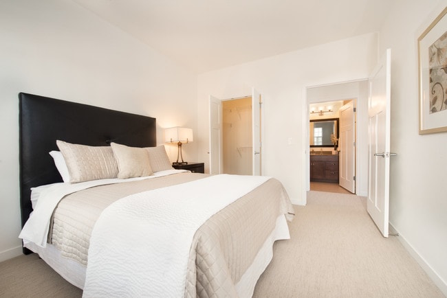 Wells Street Station, Delafield, WI 53018 - photo 6