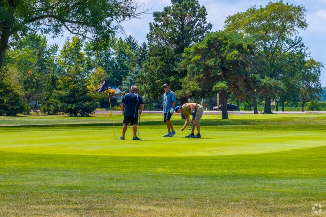 Birch Run Golf Club offers a public 18‑hole course with Par‑5s and creek views.