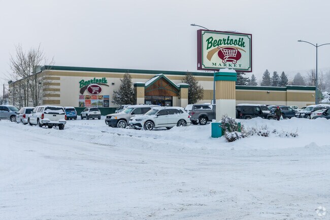 Beartooth Market is a popular grocery store nearby Luther.