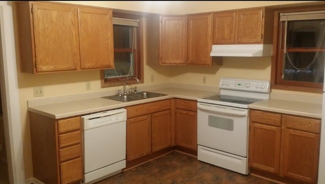 627 3rd St NW unit B, Faribault, MN 55021 - photo 3