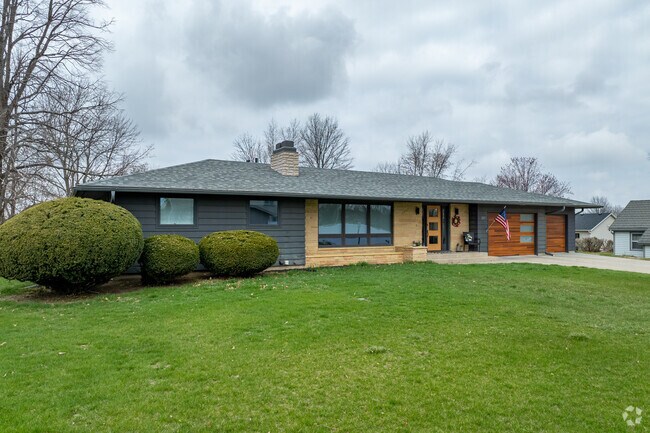 Midcentury and Contemporary homes can be found further on Grinnell's borders.