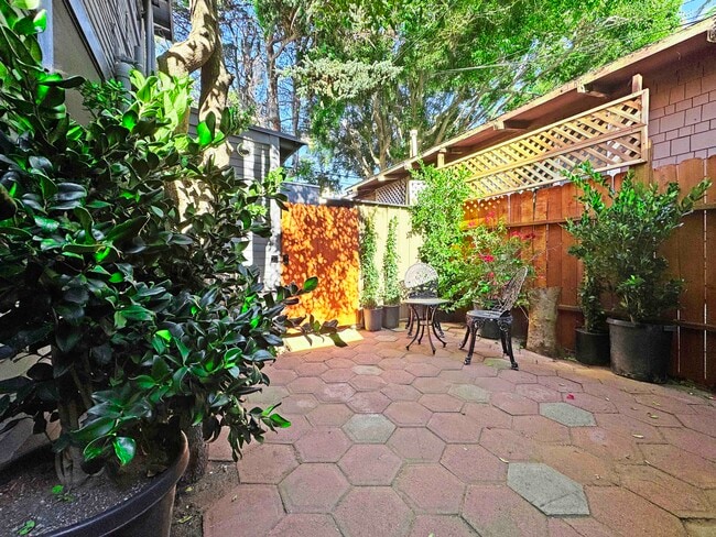 1110 N Sweetzer Ave, West Hollywood, CA 90069 - photo 2