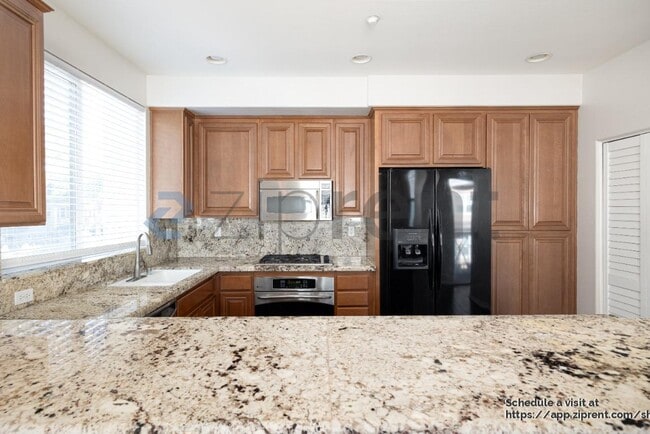 3048 Beachwood Blf Way, San Diego, CA 92117 - photo 2