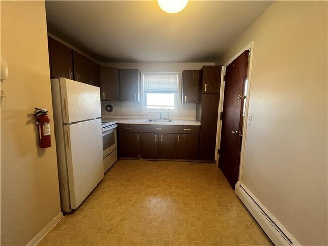 70 Carroll Ave, Newport, RI 02840 - photo 6