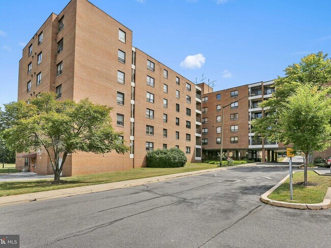 Elmont Condominium unit 208, Baltimore, MD 21215 - photo 2