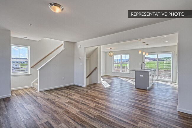 1043 Ellie Ln W, Harrisburg, PA 17112 - photo 7