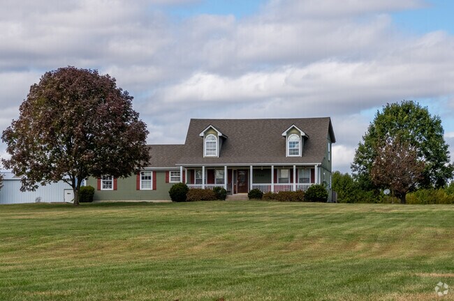 Single family homes with large yards are popular in Rainbow.