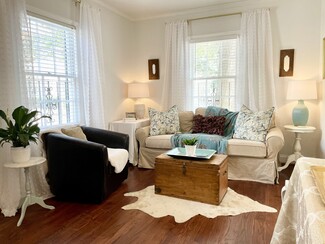 215 W Taylor St, Savannah, GA 31401