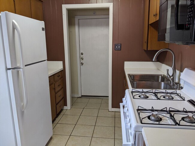 1911 Orman St, Bryan, TX 77801 - photo 5