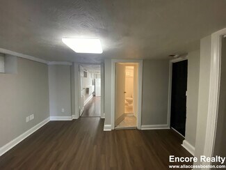 22 Banks St Unit B, Cambridge, MA 02138