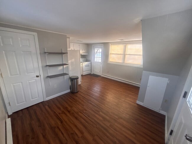 1160 Hooksett Rd unit 1160 Hooksett Rd Apt, Hooksett, NH 03106 - photo 2