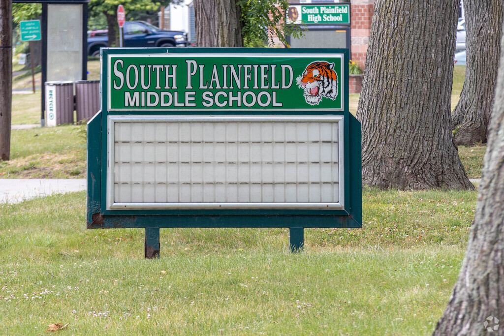 South Plainfield's Middle School serves a grab and go breakfast for all of their students.