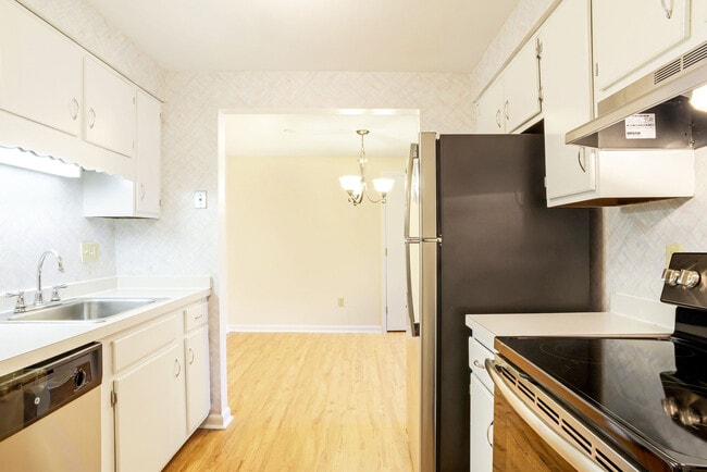Wexford Village, Worcester, MA 01604 - photo 5
