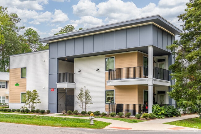 College Park-Fernside includes condos for those looking for maintenance-free living.