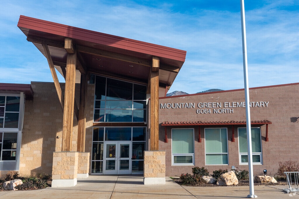 Mountain Green Elementary School provides education in the neighborhood of 
Morgan County.