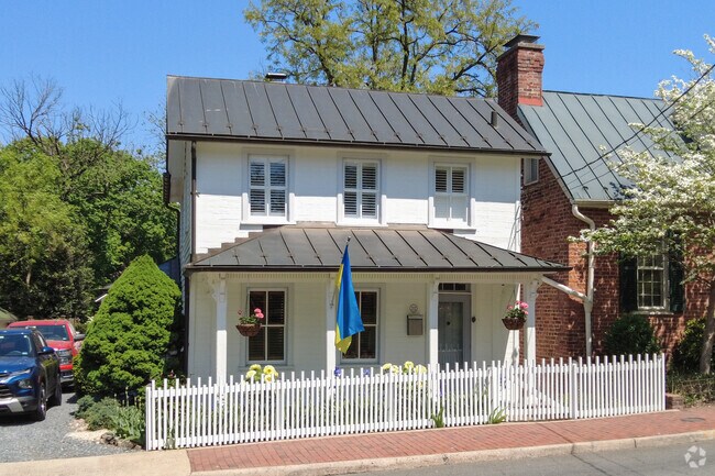 Fall in love with the picturesque colonial homes throughout the Downtown Leesburg.