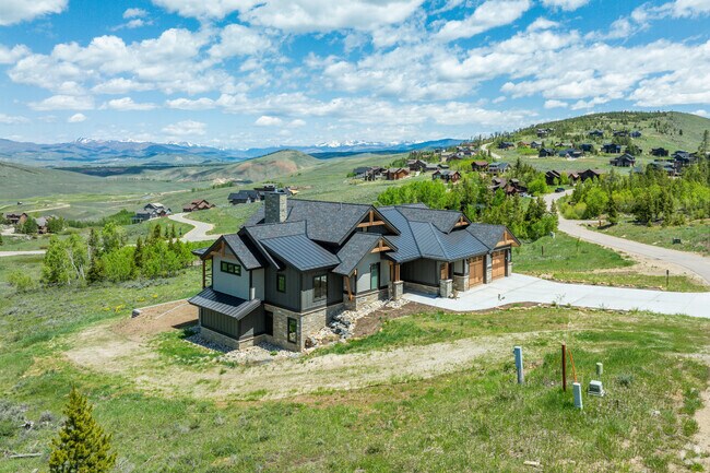 Further up in the hills of Granby are its most luxurious homes with large plots of land and expansive house space.