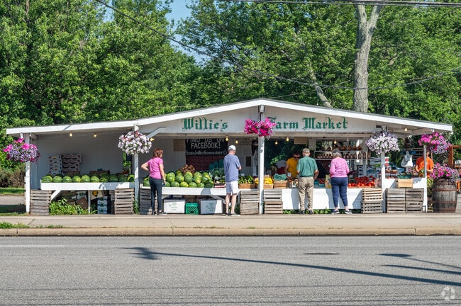 Stop by Willie's Farmer Market in Middleburg Heights for some fresh local produce.