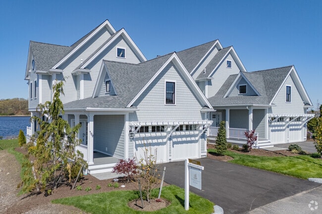 New construction on waterfront lots brings a high-end standard to Phillipsdale.