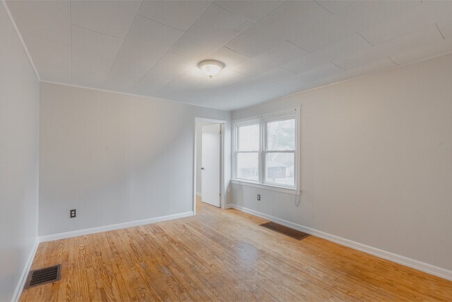 201 14th St unit 3, Winona Lake, IN 46590 - photo 2